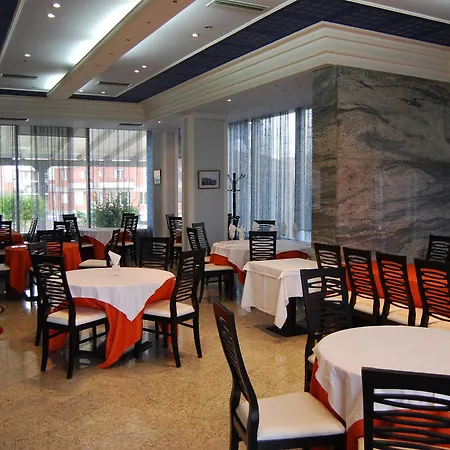Hotel Vlora فندق 3*